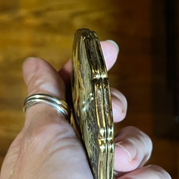 Vintage Stratton Romantic Sermon Makeup Compact - Picture 10 of 13